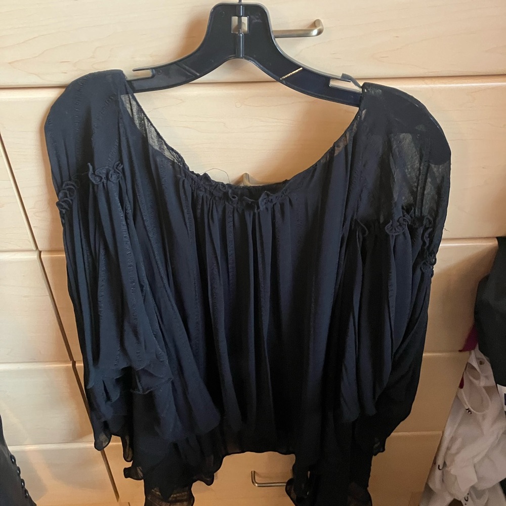 Black flowy top - Picture 4 of 4